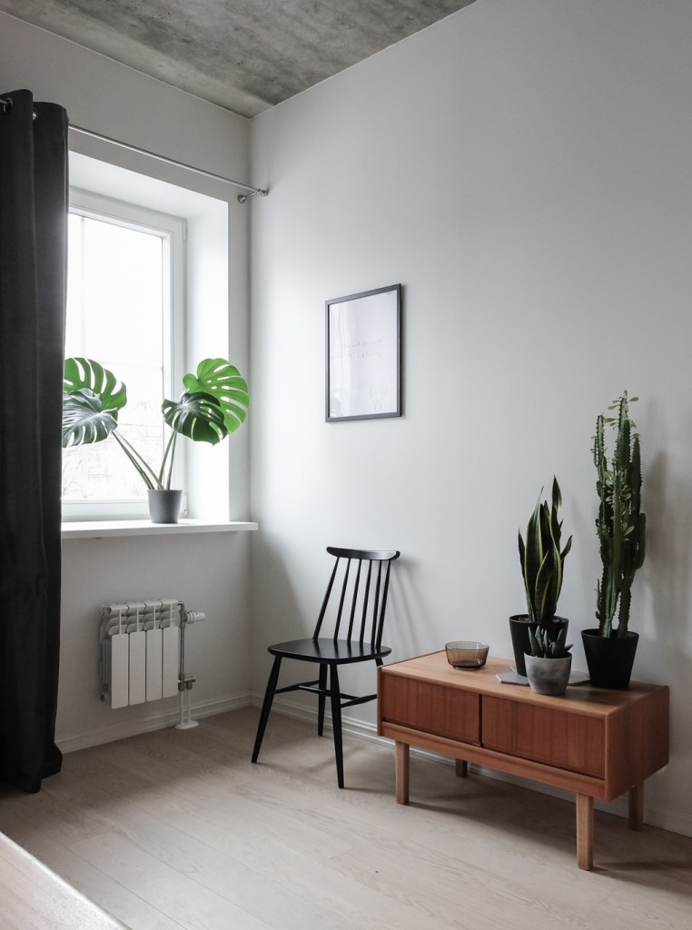 Green-corner-of-Scandinavian-midcentury-modern-apartment.-Styling-and-photography-Anu-Tammiste
